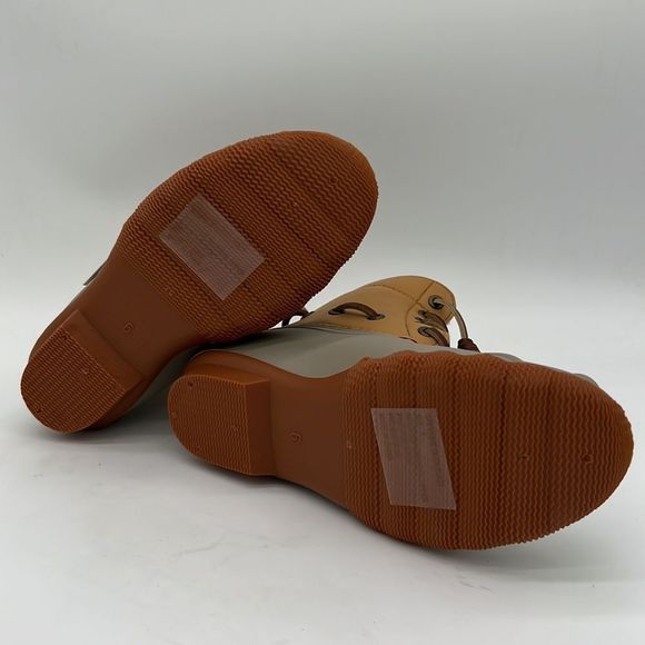 New in box! SEVEN7 Women’s Speyside Duck Boot Taupe (various sizes) - Picture 12 of 12